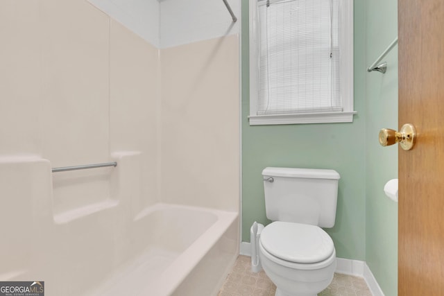 95 Stephens Dr, Covington, GA 30016 - bathroom with baseboards, toilet, and bathtub / shower combination