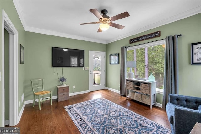 living area with ceiling fan, wood finished floors, crown molding, and baseboards