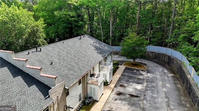 aerial view of property and surrounding area