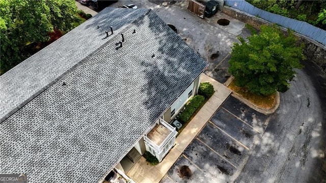 aerial view of property and surrounding area