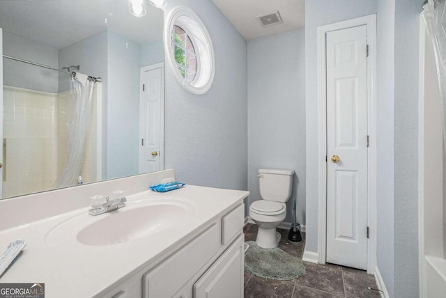 full bathroom featuring vanity, toilet, tile patterned floors, baseboards, and a shower with curtain