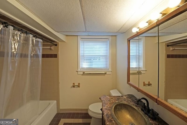 bathroom with toilet, tile patterned flooring, shower / tub combo with curtain, vanity, and baseboards