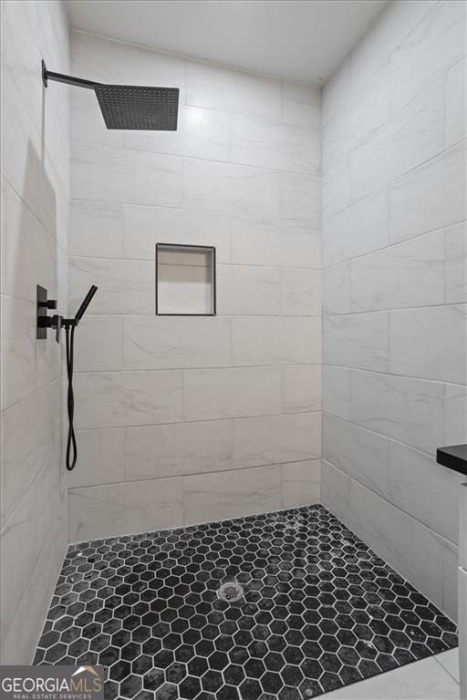 1174 Princess Ave SW, Atlanta, GA 30310 - full bathroom featuring a tile shower