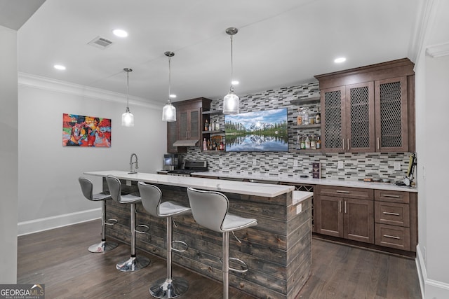 100 Braxton Way, Roswell, GA 30075 - indoor wet bar featuring stainless steel range, tasteful backsplash, dark wood-style flooring, ornamental molding, and recessed lighting