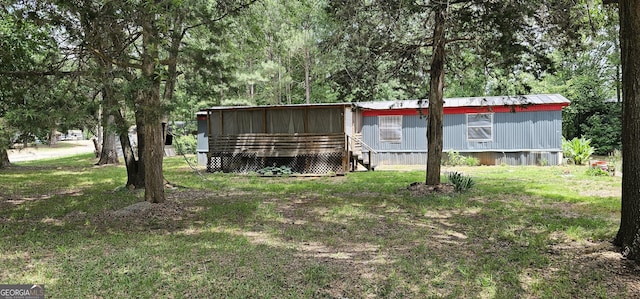 view of front of house with a front lawn