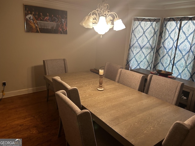 dining space featuring a chandelier, dark wood-style flooring, ornamental molding, and baseboards