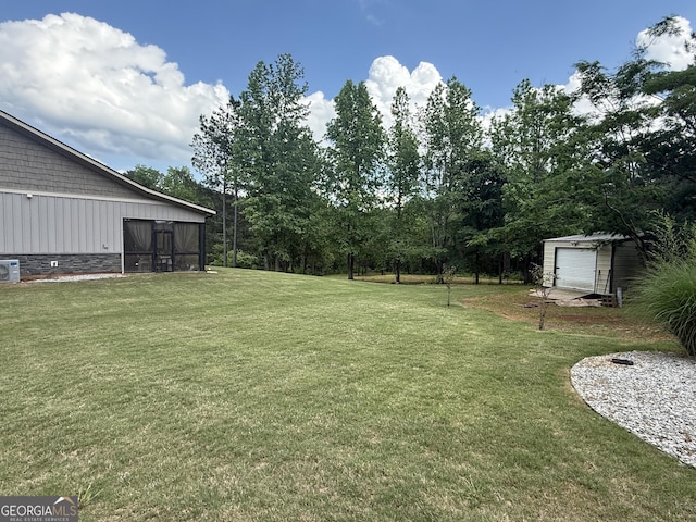 view of grassy yard featuring an outbuilding and a garage