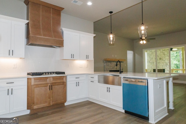 214 Wet Wood Ct Unit 26, Fairburn, GA 30213 - kitchen featuring dishwashing machine, a sink, a peninsula, ceiling fan, and custom exhaust hood