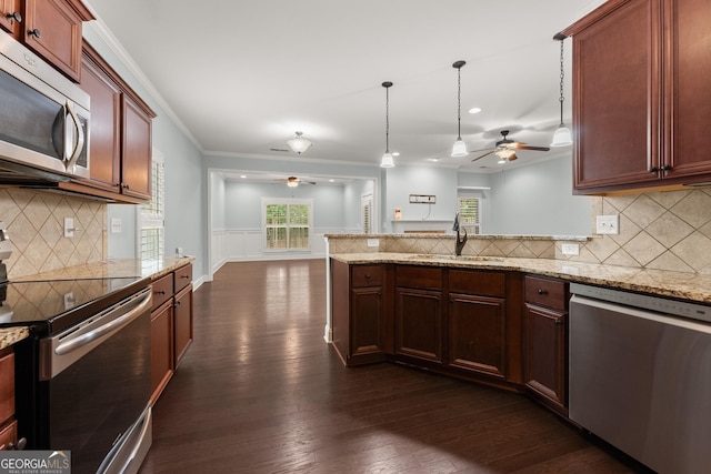 4633 Hidden Creek Dr, Gainesville, GA 30504 - kitchen featuring appliances with stainless steel finishes, a ceiling fan, a sink, ornamental molding, and a peninsula