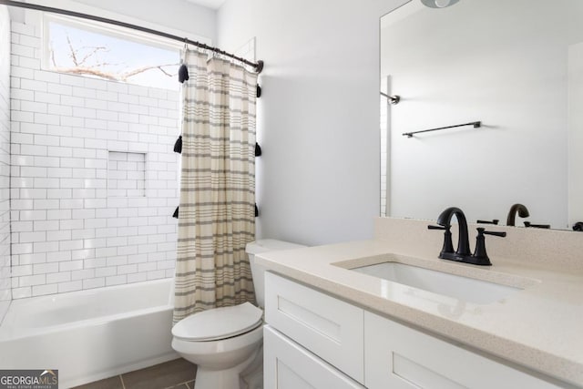 569 Hope St SW, Atlanta, GA 30310 - bathroom with toilet, shower / bath combo, and vanity