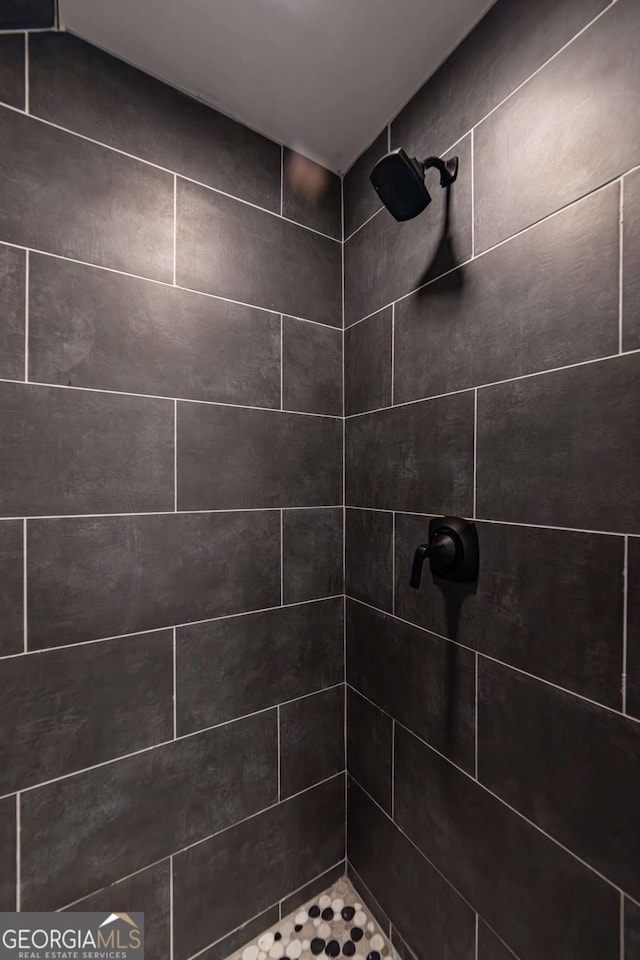4 Bentley Trace Mnr, Atlanta, GA 30327 - full bathroom featuring tiled shower