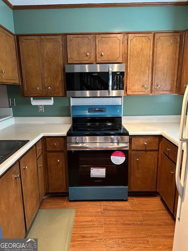 304 Joshua Tree Dr Unit 304, Augusta, GA 30907 - kitchen with stainless steel appliances, a sink, light countertops, and light wood finished floors