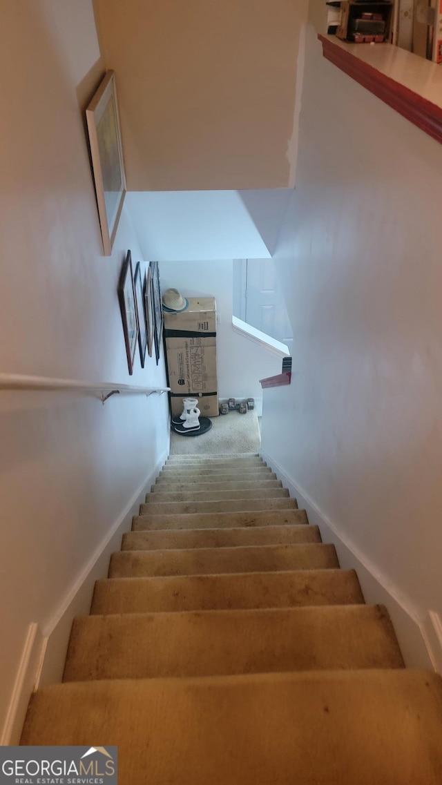 6880 Mountain Cir, Riverdale, GA 30274 - view of stairs