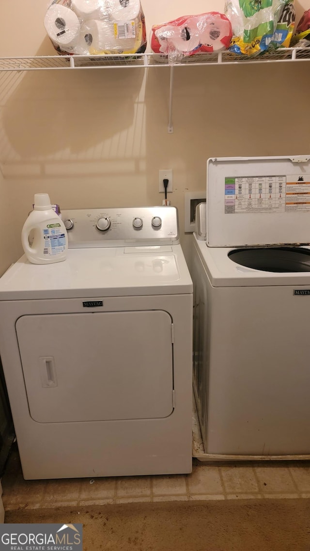 6880 Mountain Cir, Riverdale, GA 30274 - laundry area with washer and clothes dryer