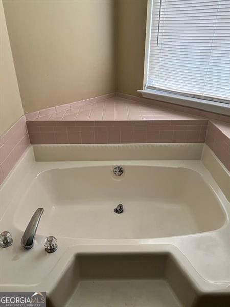 432 Manor Estates Dr, Stockbridge, GA 30281 - full bath featuring a bath