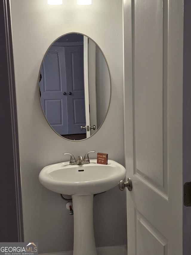4075 SW Fairburn Ave SW, Atlanta, GA 30331 - bathroom with a sink