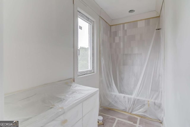 full bathroom featuring healthy amount of natural light and shower / tub combo with curtain