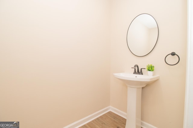 346 Grant Ave, Macon, GA 31201 - bathroom featuring wood finished floors and baseboards