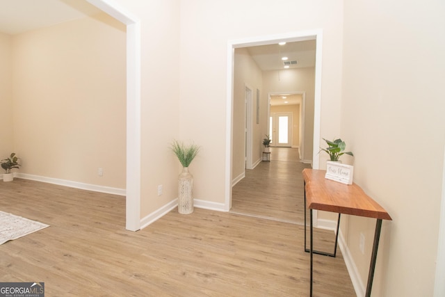 346 Grant Ave, Macon, GA 31201 - corridor featuring light wood-style floors and baseboards