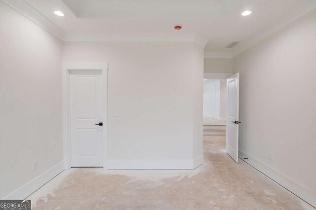 unfurnished room featuring recessed lighting and baseboards
