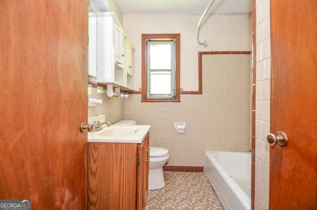 706 Jones Mill Rd, Cartersville, GA 30120 - full bath featuring toilet, tile walls, vanity, and wainscoting