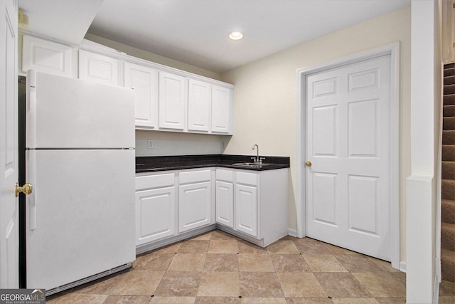 315 Hembree Grove Trce, Roswell, GA 30076 - kitchen featuring freestanding refrigerator, white cabinets, dark countertops, a sink, and recessed lighting