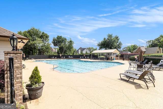 315 Hembree Grove Trce, Roswell, GA 30076 - community pool with a patio