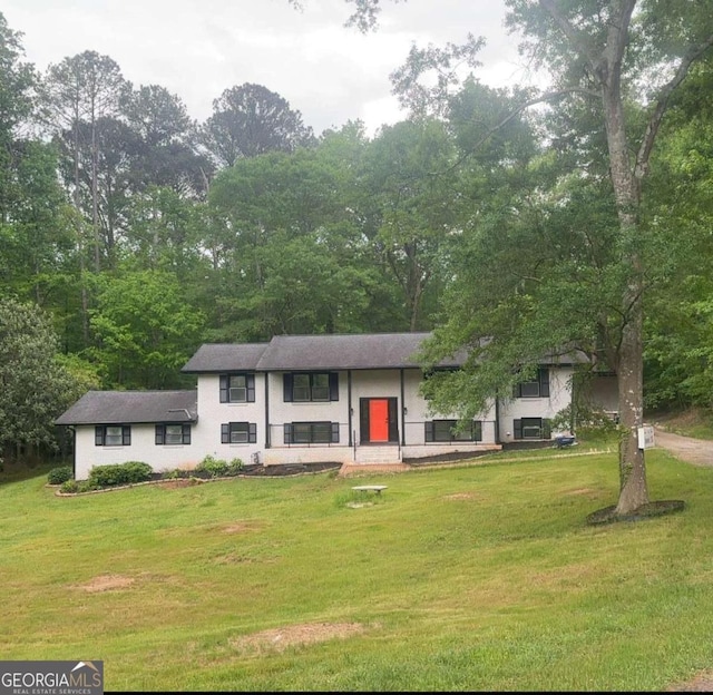 raised ranch featuring a front yard