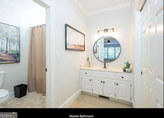 full bath with toilet, vanity, baseboards, and crown molding