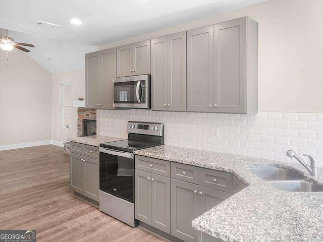 733 Springhill Dr, Gray, GA 31032 - kitchen featuring stainless steel appliances, a sink, gray cabinets, ceiling fan, and light wood finished floors