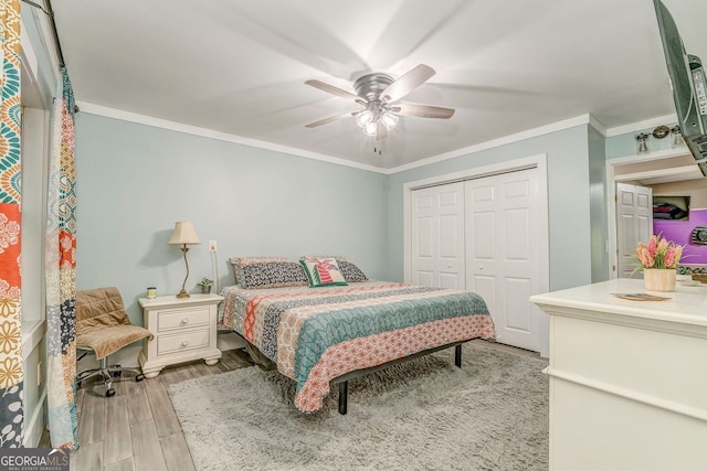 46 SW Colleen Karen Rd SW, Euharlee, GA 30120 - bedroom featuring crown molding, light wood-type flooring, a closet, and ceiling fan