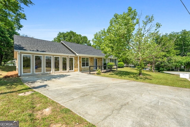1404 Meadowind Ct SW, Conyers, GA 30094 - view of front of property featuring a front yard, roof with shingles, and concrete driveway