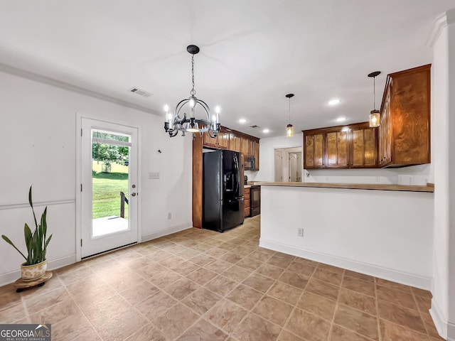 kitchen featuring black appliances, a chandelier, recessed lighting, a peninsula, and hanging light fixtures