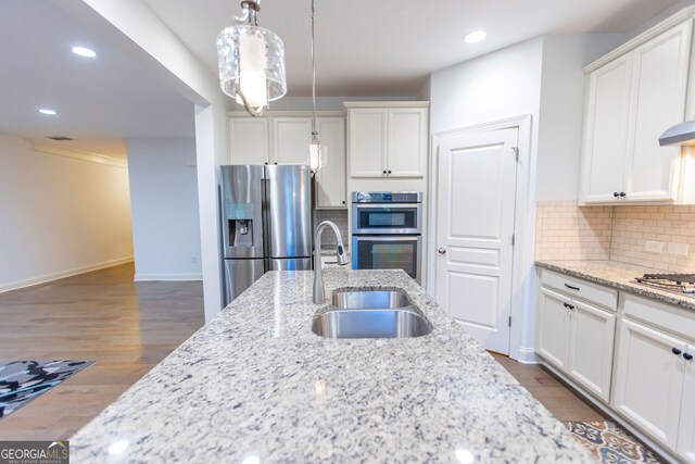 9872 Cameron Parc Cir, Johns Creek, GA 30022 - kitchen featuring appliances with stainless steel finishes, a sink, white cabinetry, hanging light fixtures, and recessed lighting