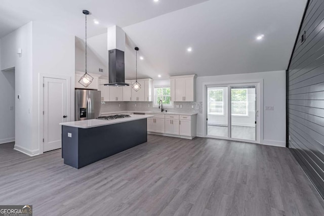 2265 Hillbriar Dr, Buford, GA 30518 - kitchen featuring stainless steel appliances, a sink, light countertops, a kitchen island, and high vaulted ceiling