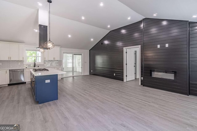 2265 Hillbriar Dr, Buford, GA 30518 - kitchen with appliances with stainless steel finishes, open floor plan, vaulted ceiling, a kitchen island, and light countertops