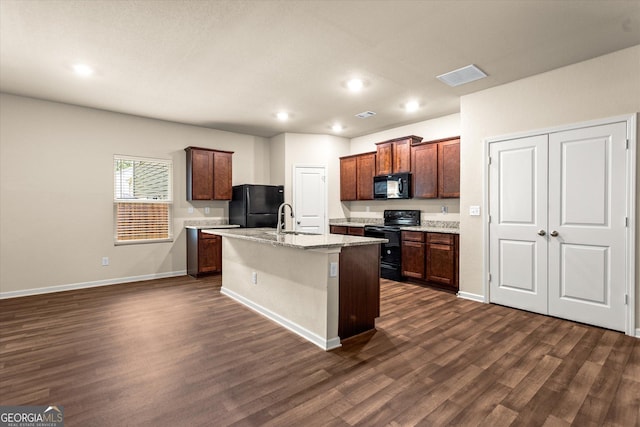 kitchen with black appliances, a sink, dark wood-type flooring, baseboards, and recessed lighting