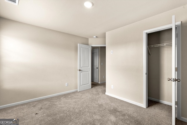 unfurnished bedroom featuring carpet flooring, baseboards, and a closet