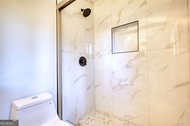 3959 Wood Path Dr, Stone Mountain, GA 30083 - bathroom featuring a marble finish shower and toilet