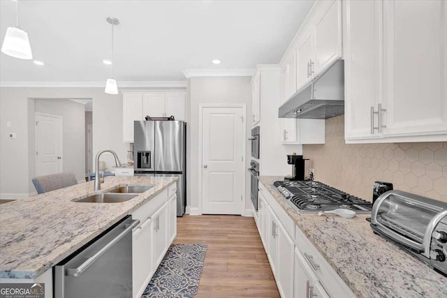 427 Bluffs View Ln, Canton, GA 30114 - kitchen with appliances with stainless steel finishes, a sink, under cabinet range hood, white cabinets, and crown molding