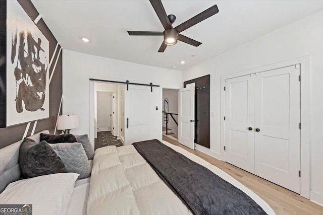 701 Pryor St SW # 5, Atlanta, GA 30315 - bedroom featuring light wood-style flooring, a barn door, recessed lighting, and a ceiling fan