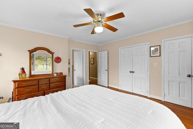 bedroom with wood finished floors, crown molding, baseboards, and a ceiling fan