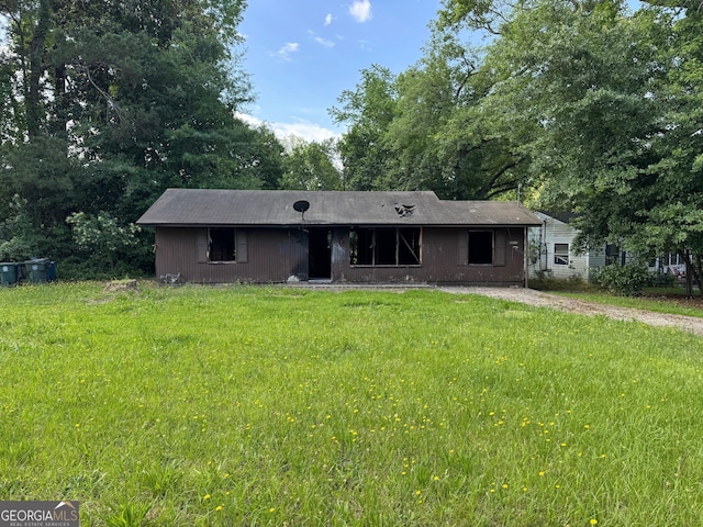 3910 Saint Charles Pl, Macon, GA 31206 - view of front of house featuring a front yard