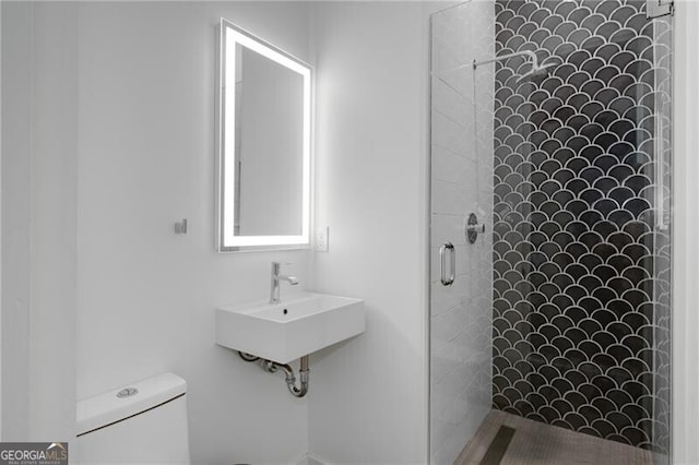 53 Daniel St SE, Atlanta, GA 30312 - full bathroom featuring a shower stall and toilet
