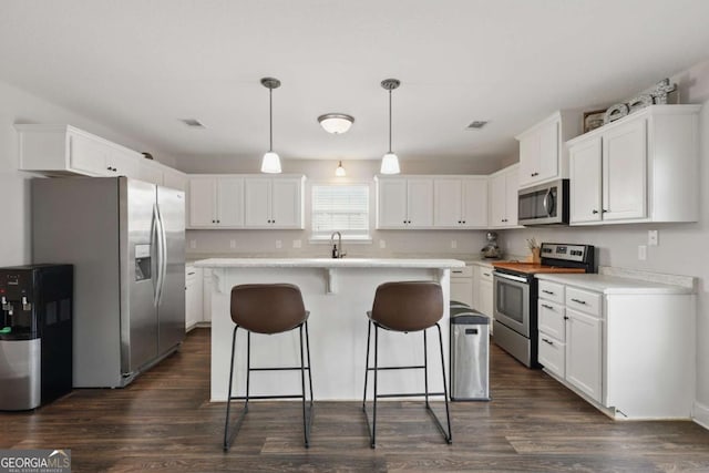 309 Nashview Trl, Allenhurst, GA 31301 - kitchen featuring appliances with stainless steel finishes, a kitchen island, a kitchen breakfast bar, and dark wood-type flooring