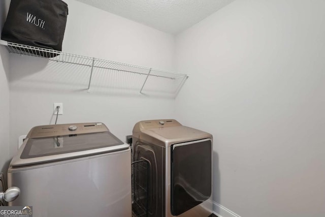 309 Nashview Trl, Allenhurst, GA 31301 - laundry area with washing machine and dryer and baseboards