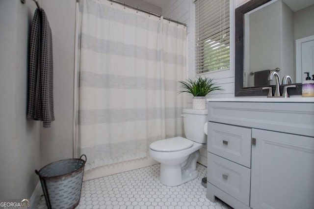 bathroom featuring vanity, toilet, and a shower with curtain