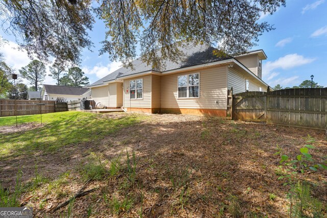 900 Bay Laurel Cir, Warner Robins, GA 31088 - back of property featuring a shingled roof