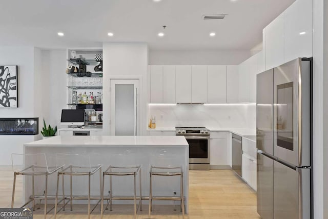 560 Dutch Vly Unit 2313, Atlanta, GA 30324 - kitchen featuring stainless steel appliances, white cabinets, light countertops, light wood finished floors, and recessed lighting