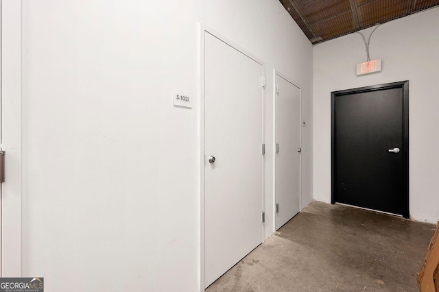 260N 18th St Unit 10326, Atlanta, GA 30363 - hall featuring concrete floors